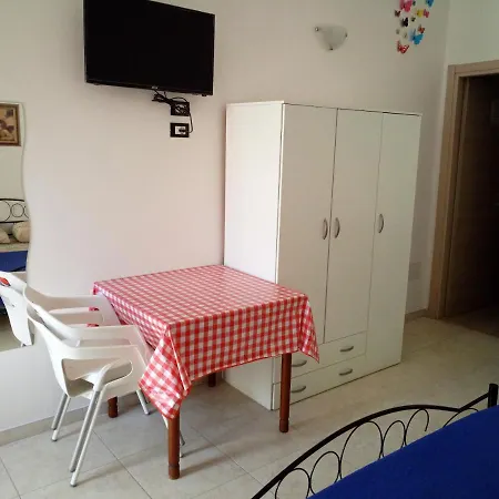 Express Bed & Breakfast *